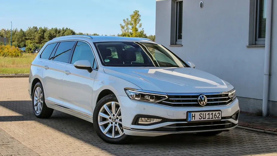 VOLKSWAGEN Passat -
