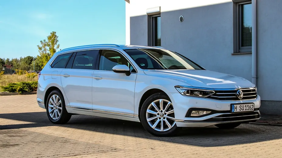 VOLKSWAGEN Passat -