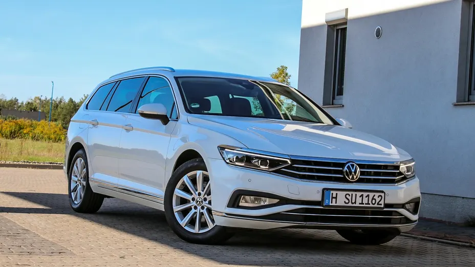 VOLKSWAGEN Passat -