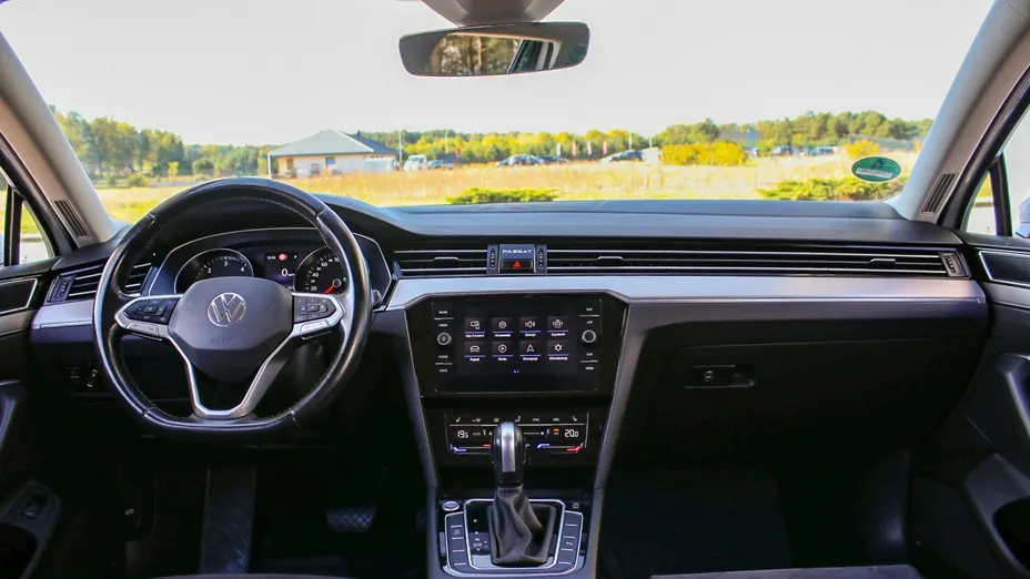 VOLKSWAGEN Passat -
