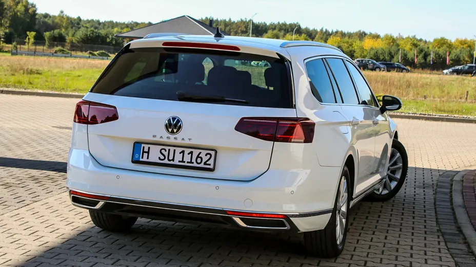 VOLKSWAGEN Passat -