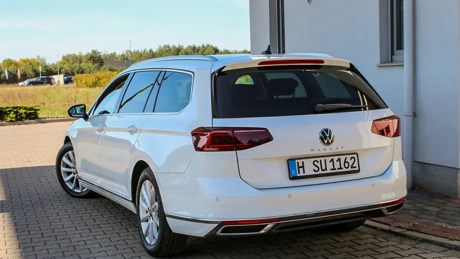 VOLKSWAGEN Passat -