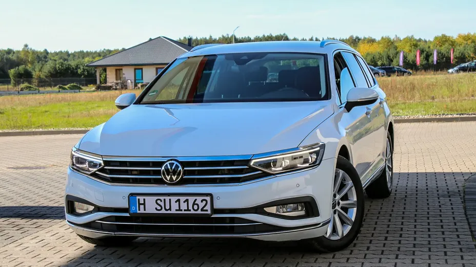 VOLKSWAGEN Passat -