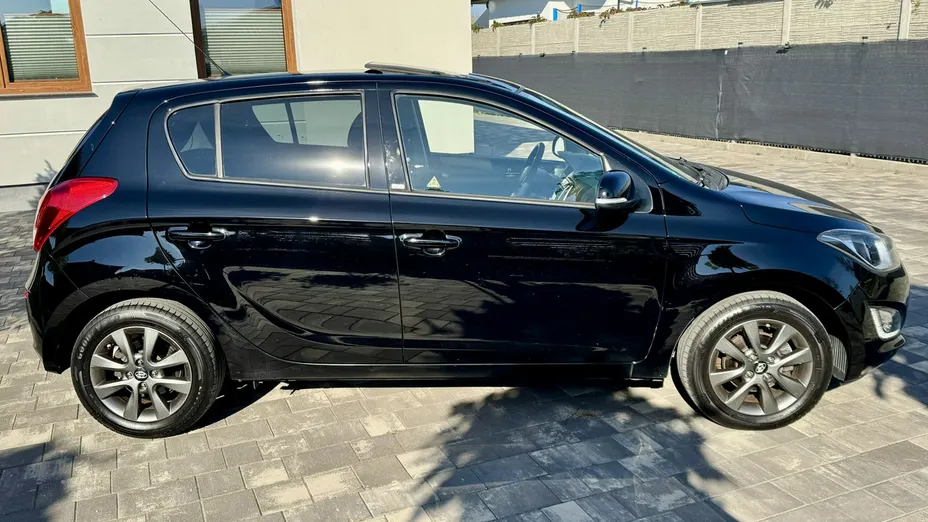 HYUNDAI i20 -