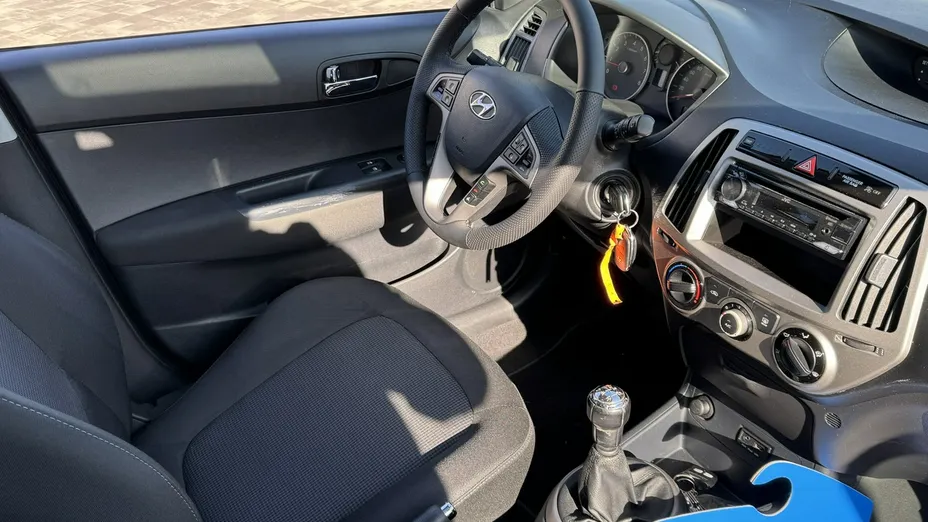 HYUNDAI i20 -
