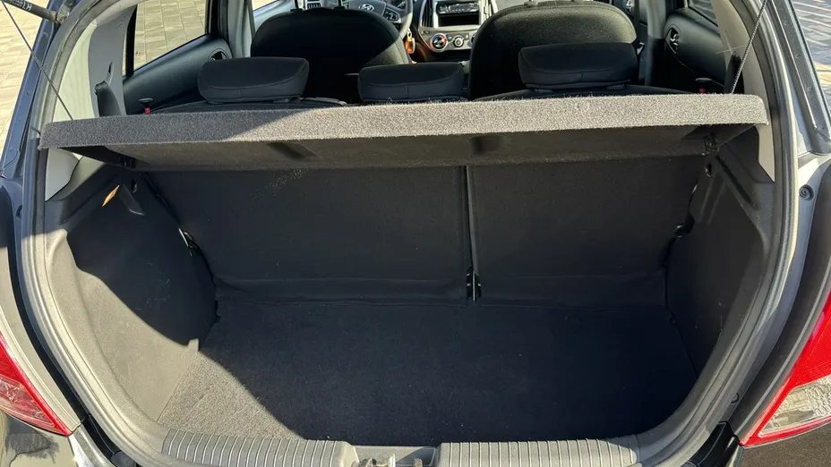 HYUNDAI i20 -