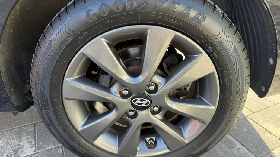 HYUNDAI i20 -