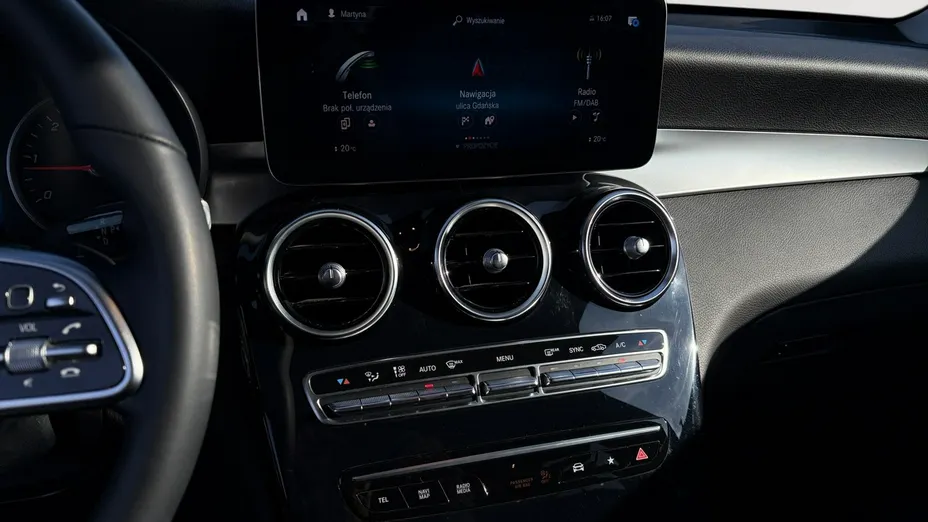 MERCEDES-BENZ GLC -