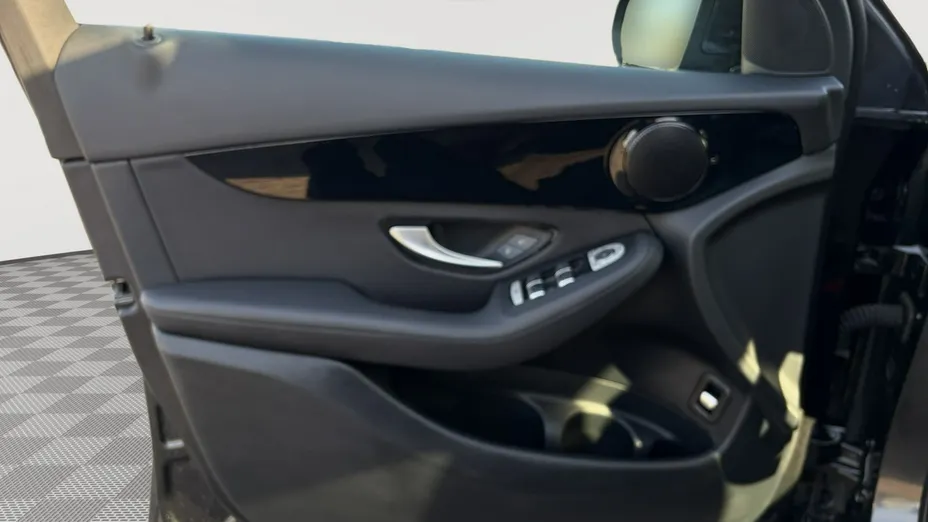 MERCEDES-BENZ GLC -