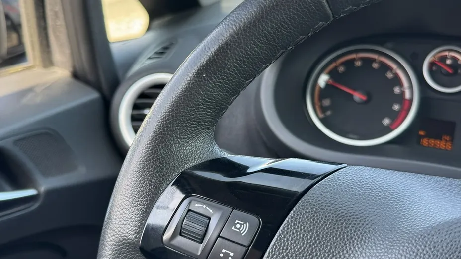 OPEL Corsa -