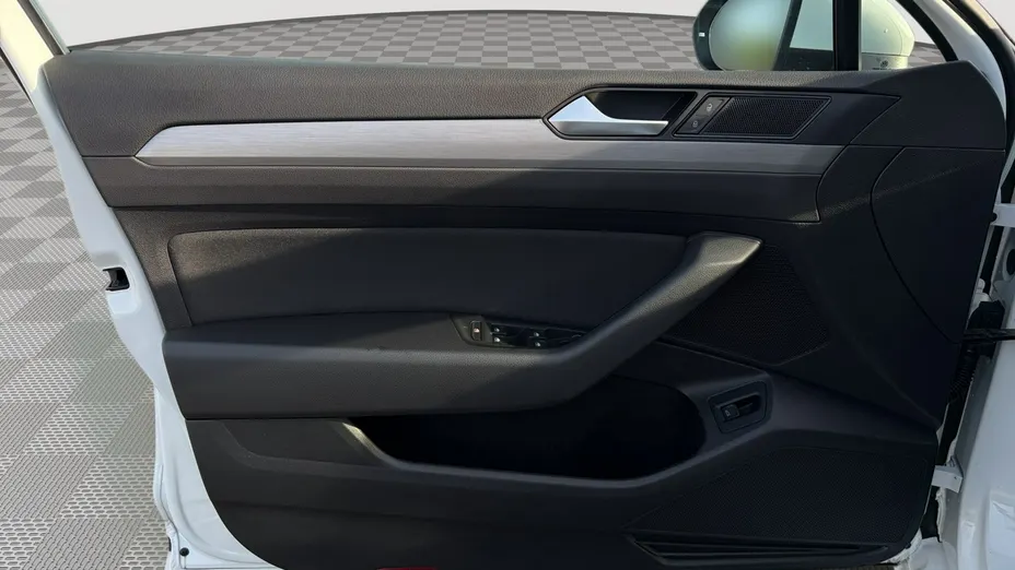 VOLKSWAGEN Passat -