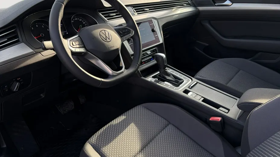 VOLKSWAGEN Passat -