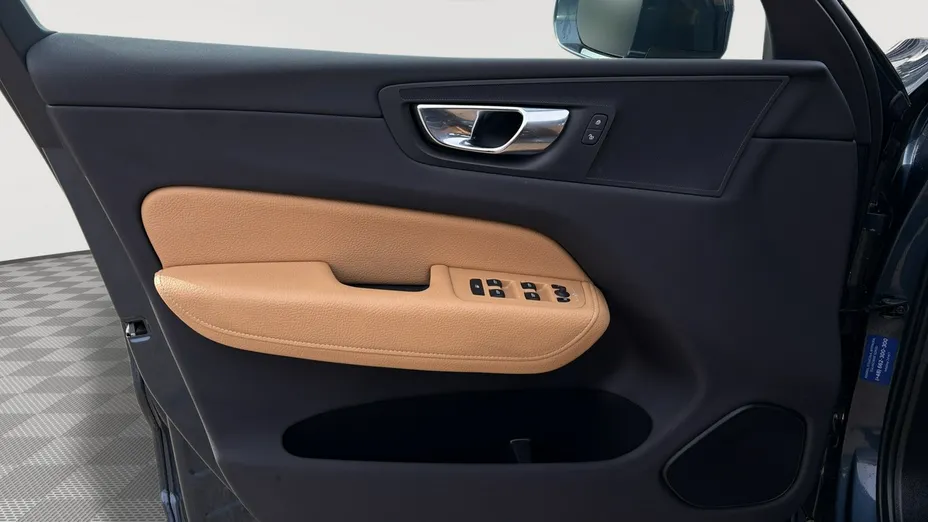 VOLVO XC60 -