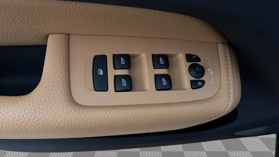 VOLVO XC60 -