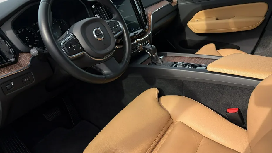 VOLVO XC60 -