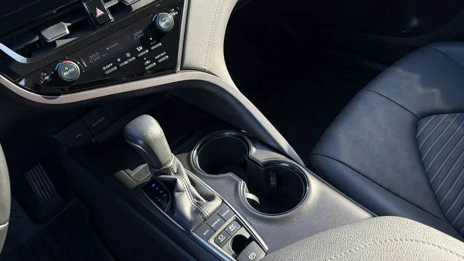 TOYOTA Camry -