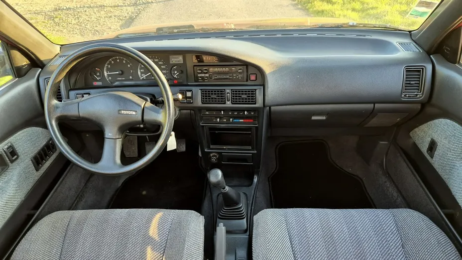 TOYOTA Corolla -
