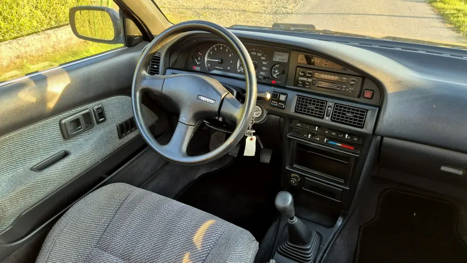 TOYOTA Corolla -