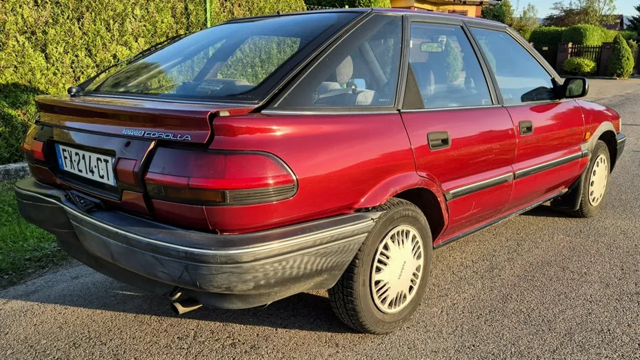 TOYOTA Corolla -
