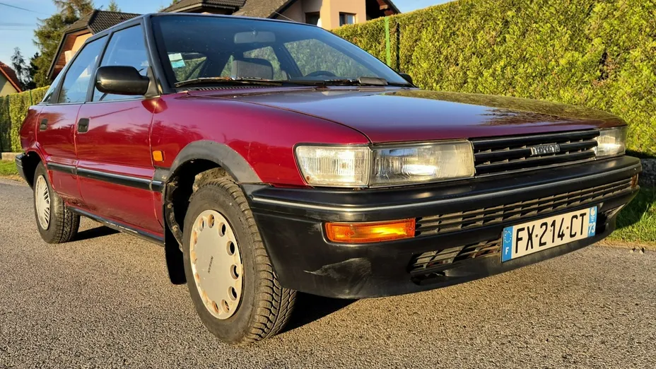 TOYOTA Corolla -