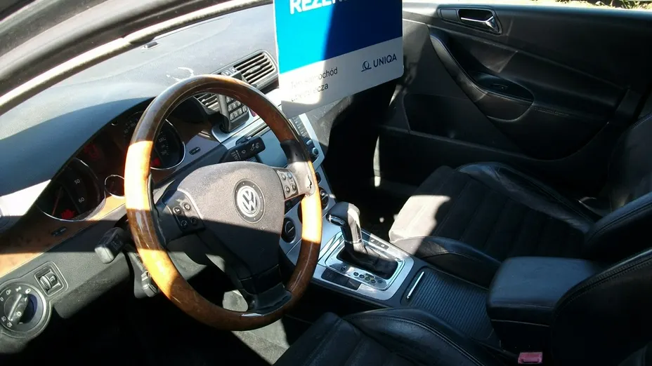 VOLKSWAGEN Passat -