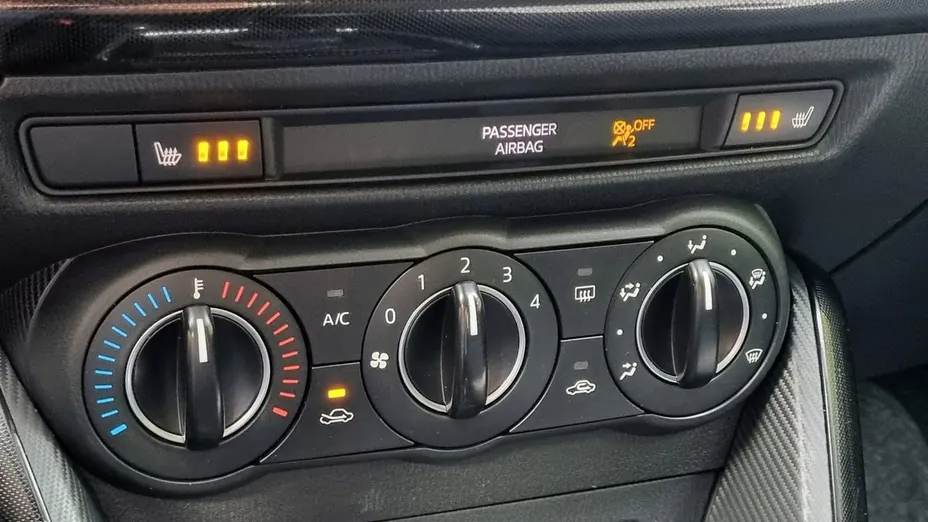 MAZDA 2 -