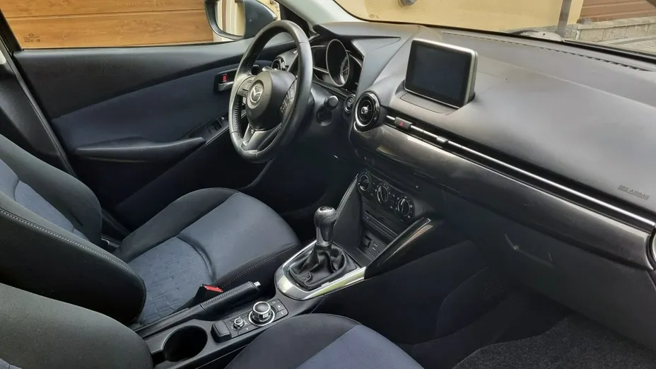 MAZDA 2 -