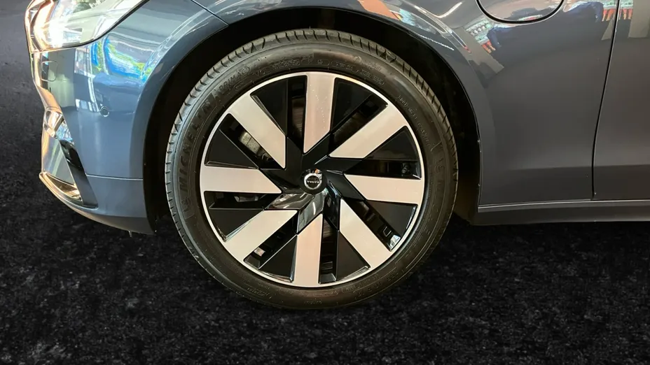 VOLVO V90 -