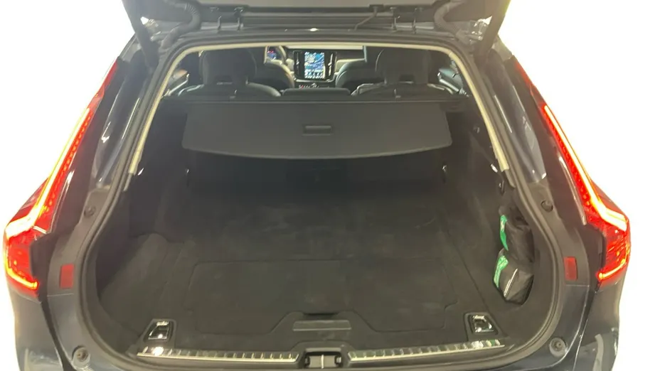 VOLVO V90 -