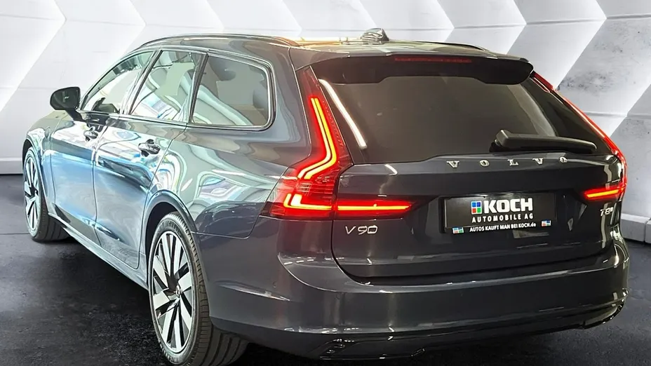 VOLVO V90 -