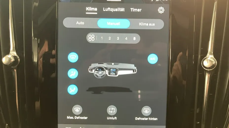 VOLVO V90 -