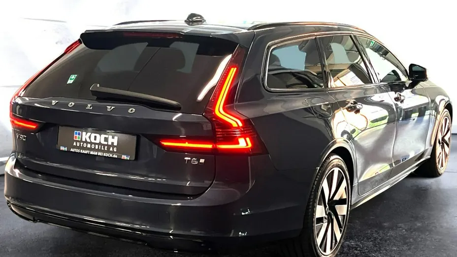 VOLVO V90 -