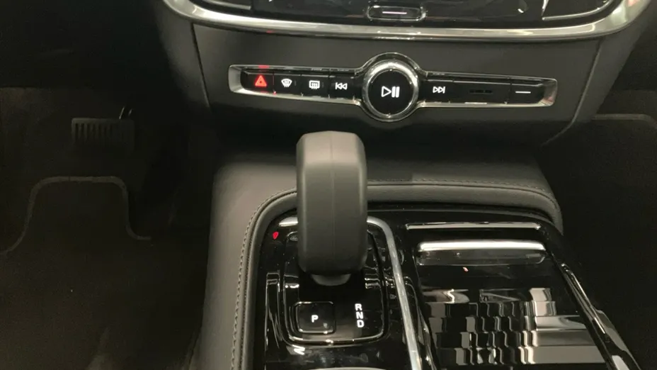 VOLVO V90 -
