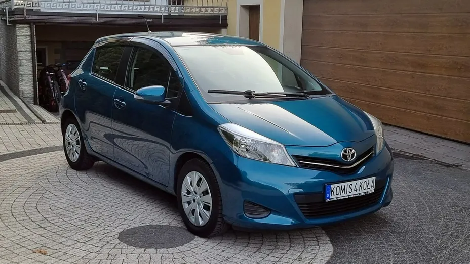 TOYOTA Yaris -