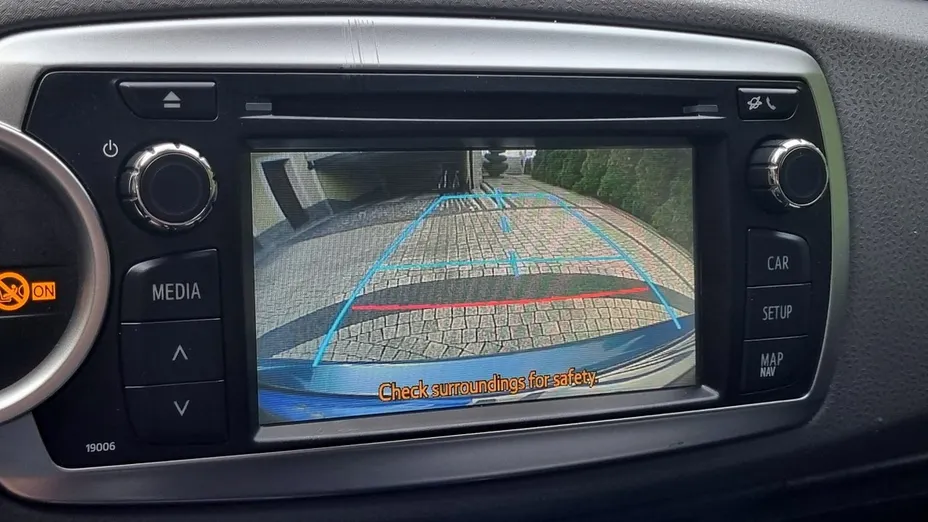 TOYOTA Yaris -