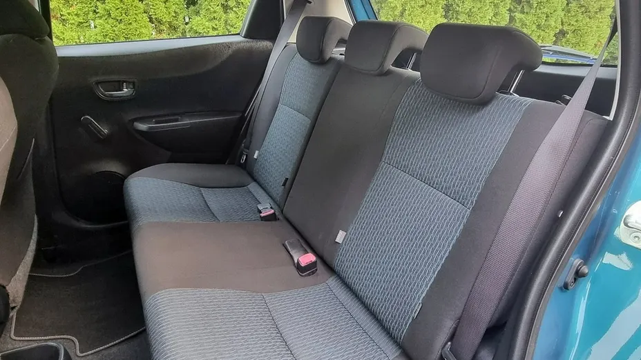 TOYOTA Yaris -