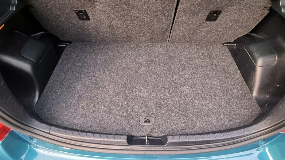 TOYOTA Yaris -