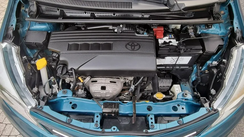 TOYOTA Yaris -
