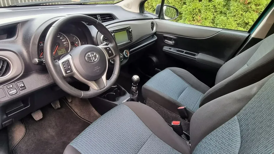 TOYOTA Yaris -