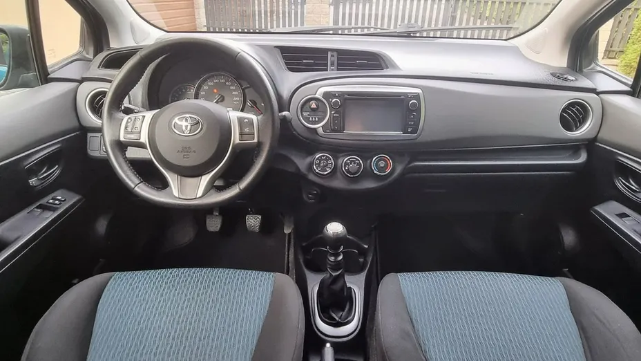 TOYOTA Yaris -
