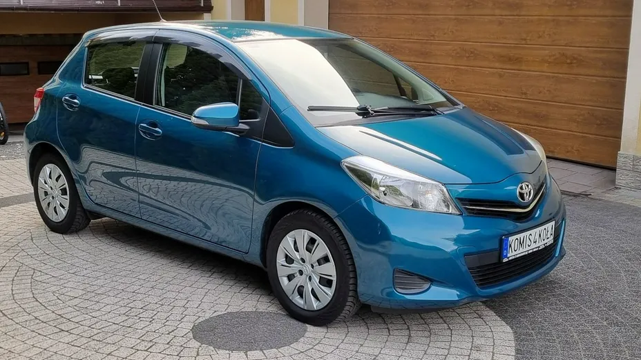 TOYOTA Yaris -