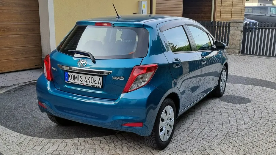 TOYOTA Yaris -