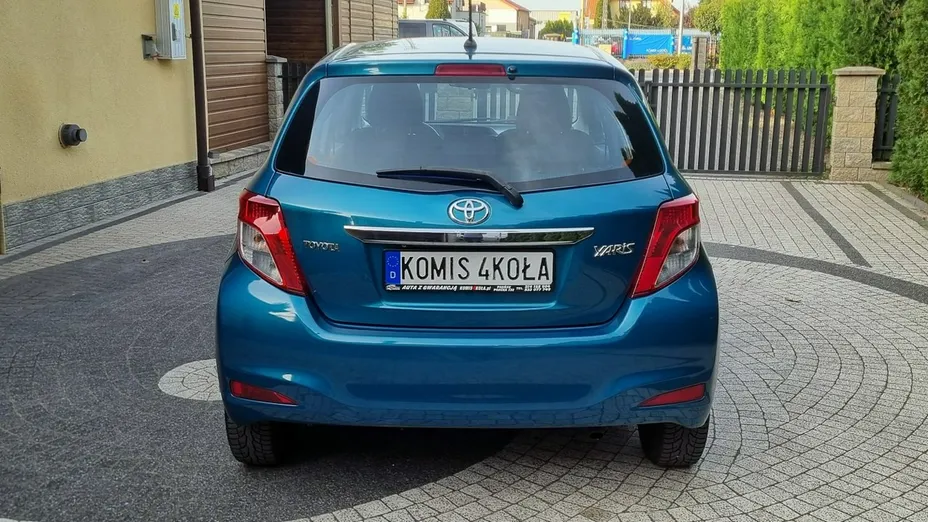 TOYOTA Yaris -