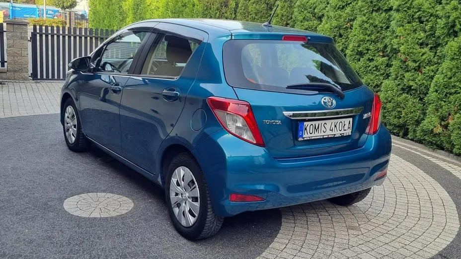 TOYOTA Yaris -