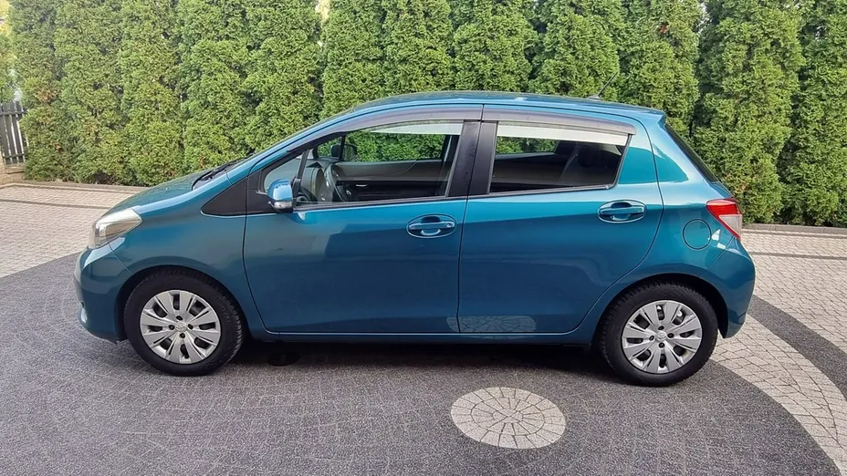 TOYOTA Yaris -