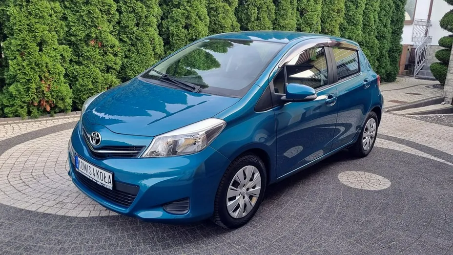 TOYOTA Yaris -