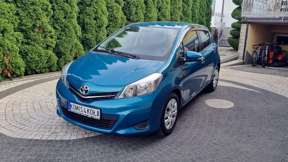 TOYOTA Yaris -
