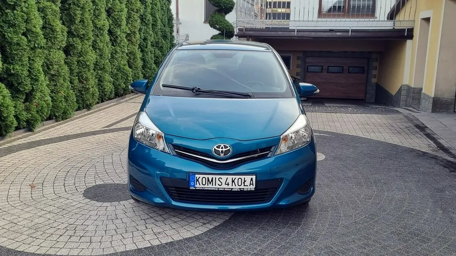 TOYOTA Yaris -