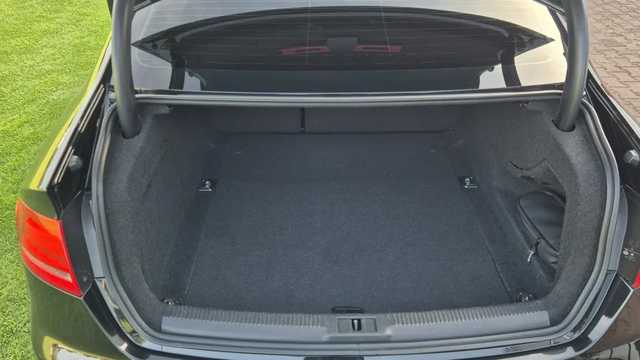 AUDI S4 -