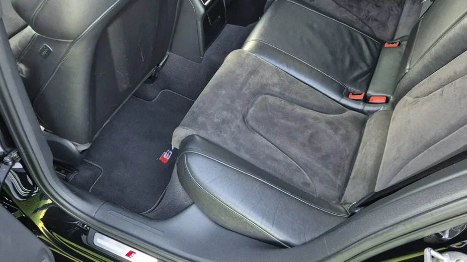 AUDI S4 -